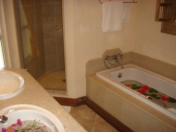 Paradise Cove - Bathroom1